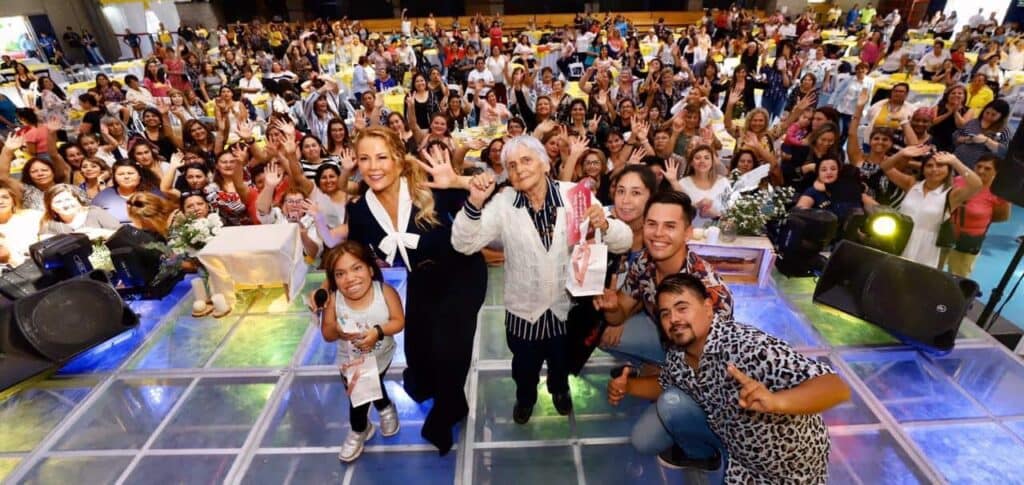 En el “Día de la Mujer” Cathy Barriga anuncia primer estudio de pilates municipal del país