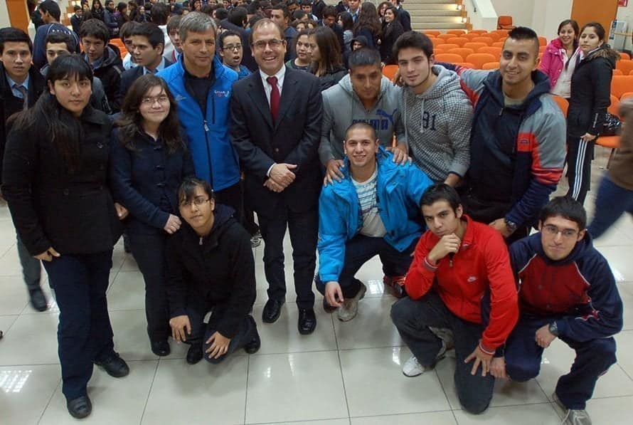 Harold Mayne Nicholls dictó charla motivacional a estudiantes de Maipú