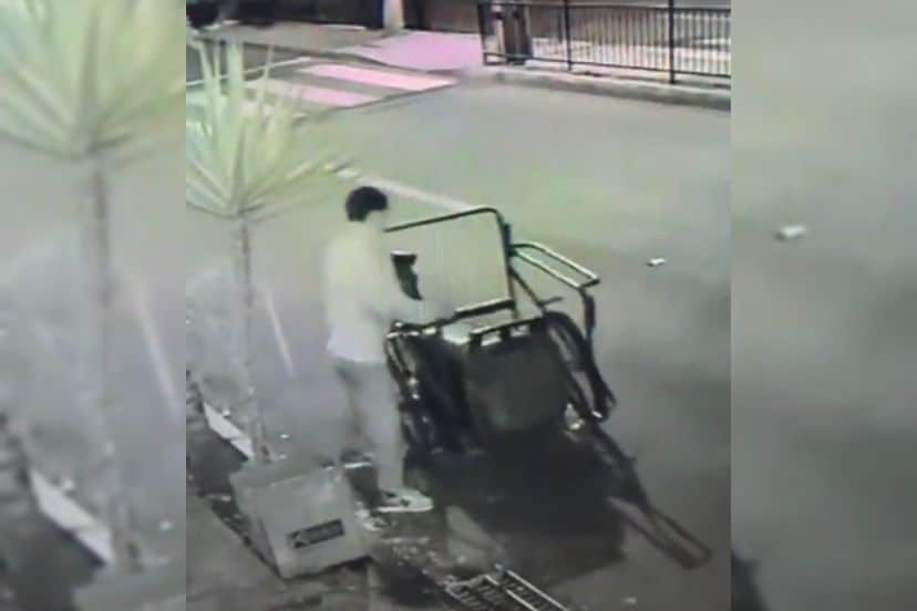 hombre captado robando