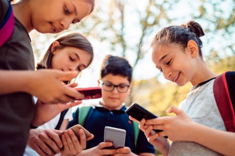 Estudio sobre niños en internet: 55% dice haber sido contactado por un desconocido y 37% ha consumido violencia