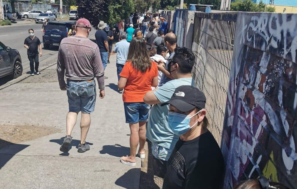 largas filas local votacion