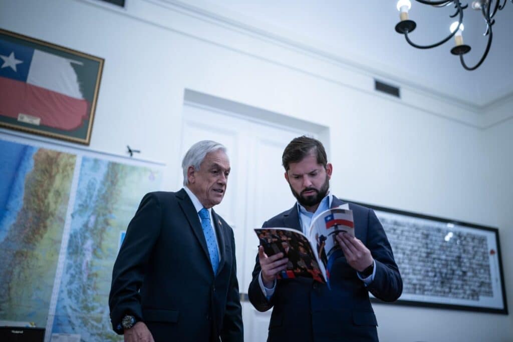 Sebastián Piñera junto al Presidente Gabriel Boric