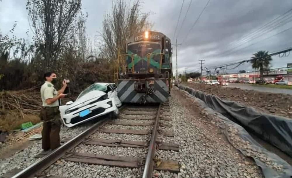 tren chocó contra vehiculo maipu 2