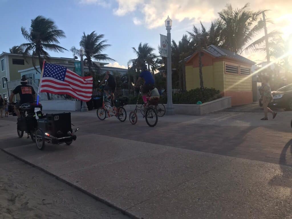Matrimonio maipucino con sus dos hijas, se encuentran atrapados en Miami: Línea Aérea y Consulado no dan soluciones