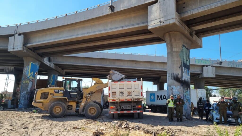 Desalojo en vías del Tren en Camino a Melipilla