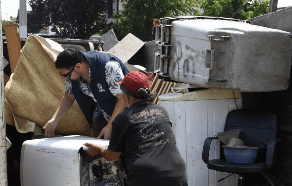 operativo de retiro de muebles y cosas viejas llega a Lo Errazuriz