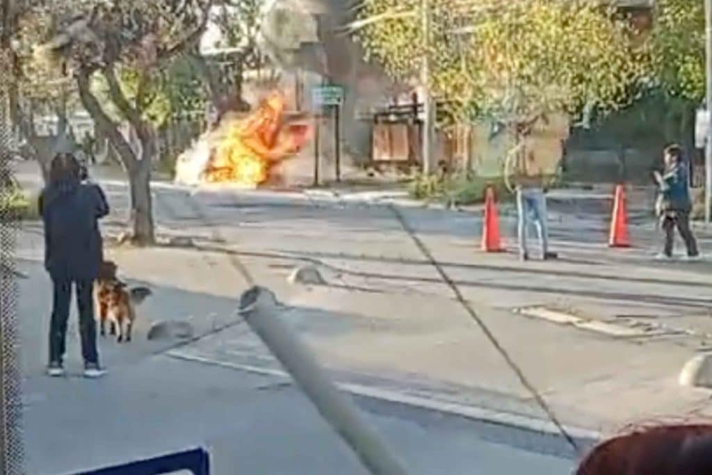 video vehiculo en llamas maipu