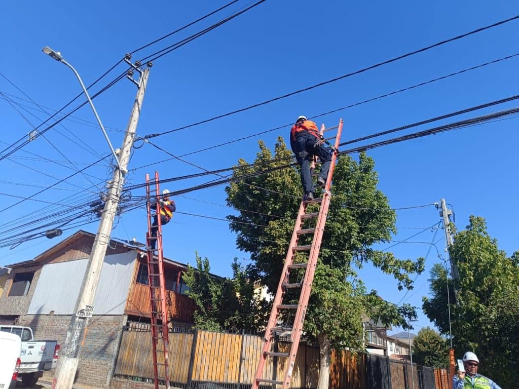 retiro cables aéreos en desuso barrio sol poniente