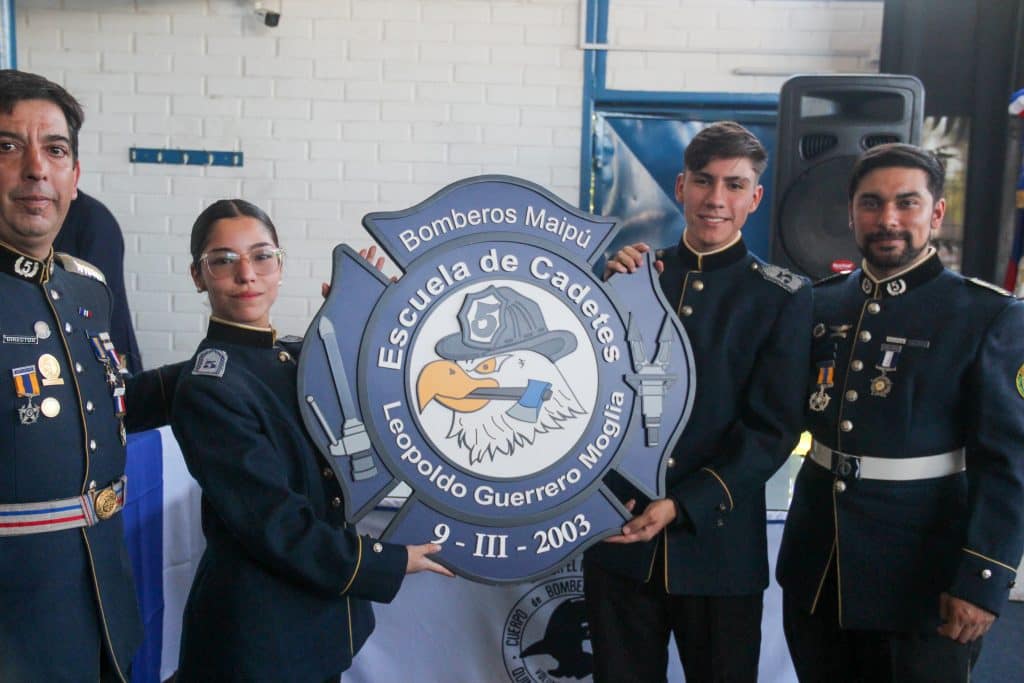 Premiación a cadetes de bomberos