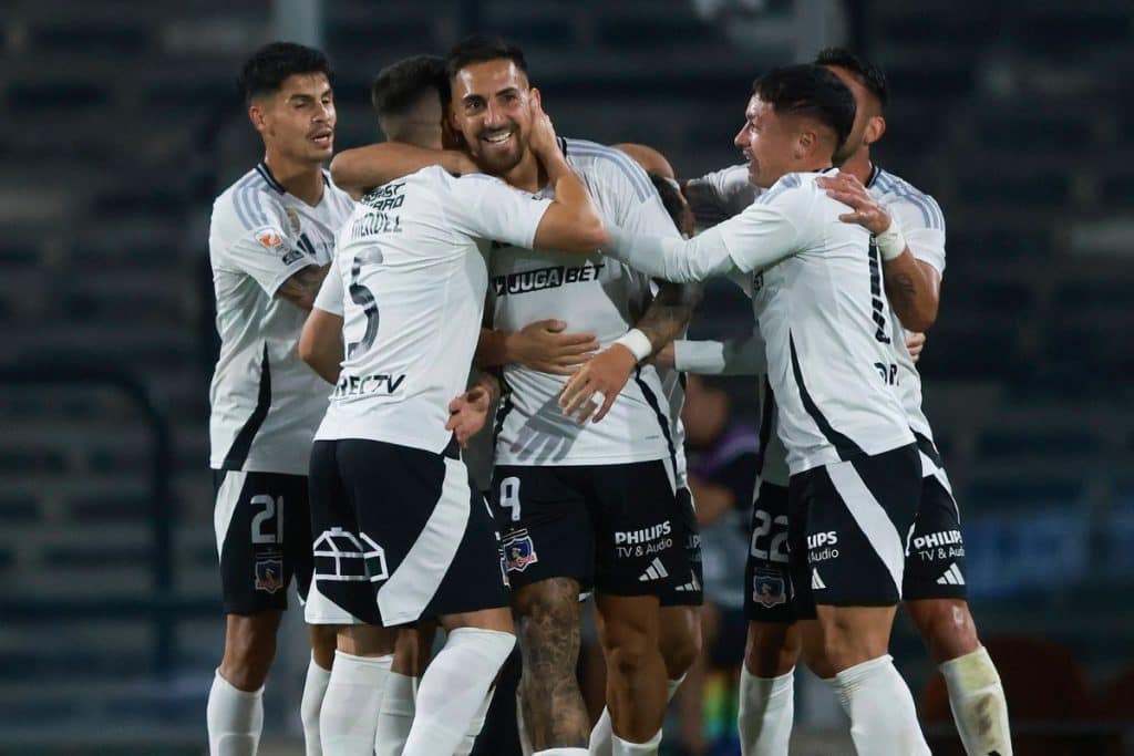 Universidad Católica vs Colo-Colo: análisis, alineaciones y predicciones para el clásico del 15 de marzo