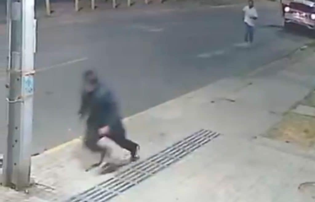 VIDEO: Funcionario de la PDI abate a delincuente tras frustrar asalto en Maipú