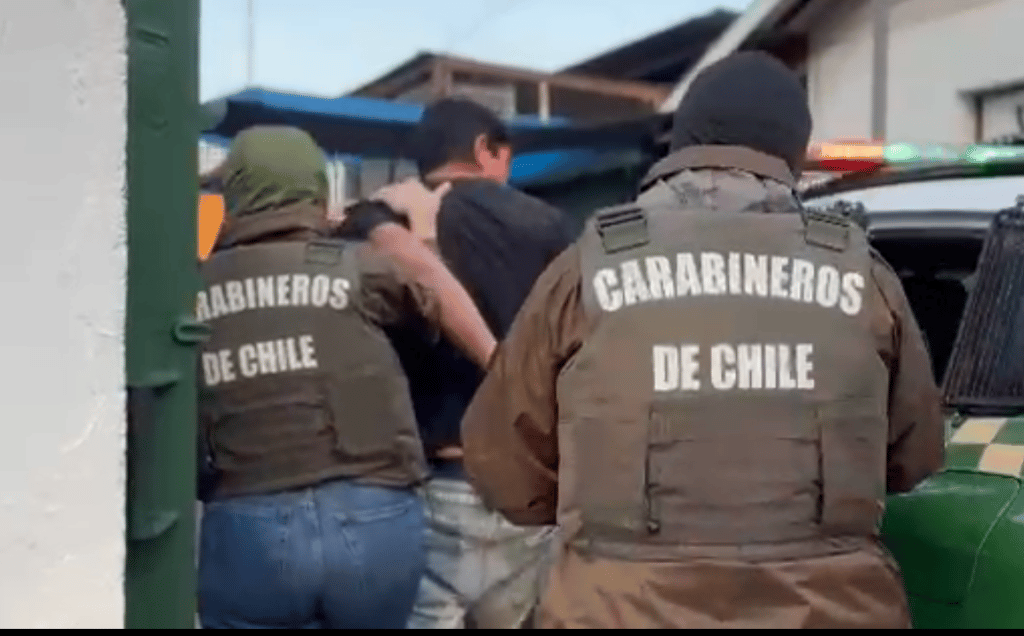 Carabineros detiene a dos sujetos por robo con intimidación