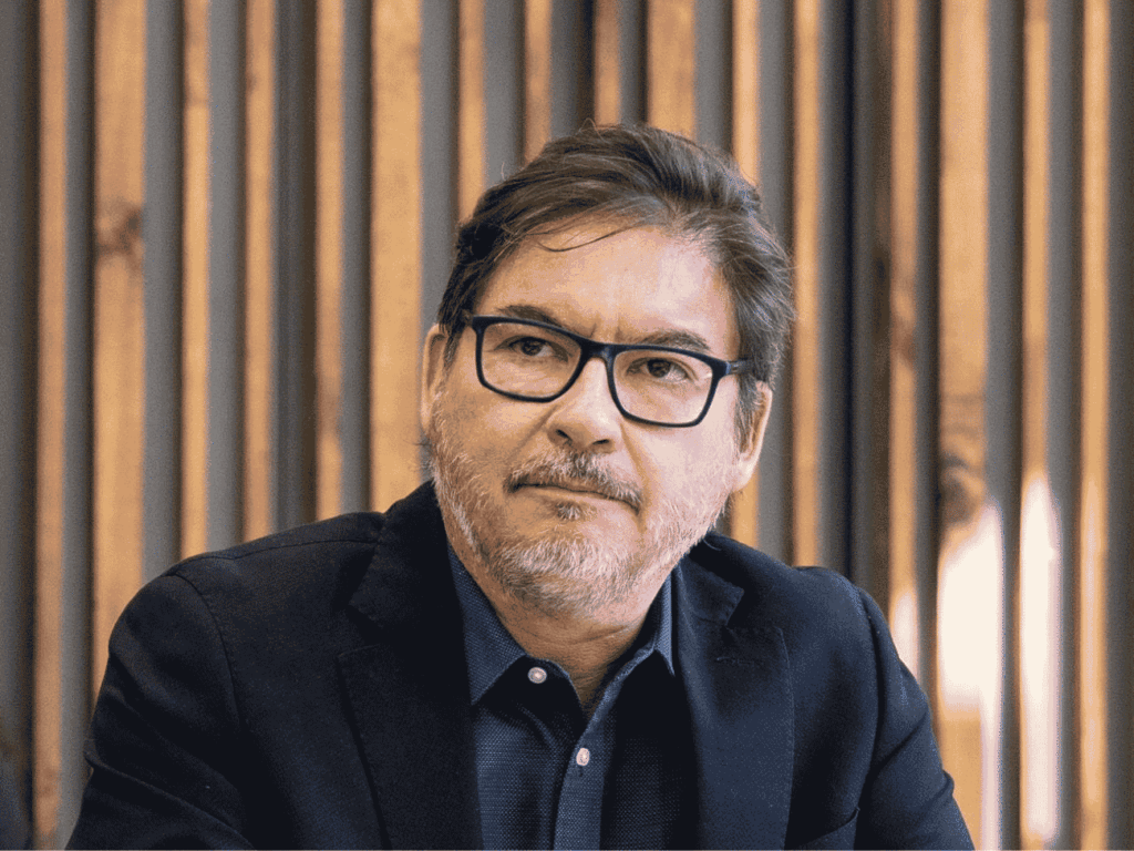 Diputado Barraza oficia a cuatro organismos por incendio en planta de neumáticos de Cerrillos
