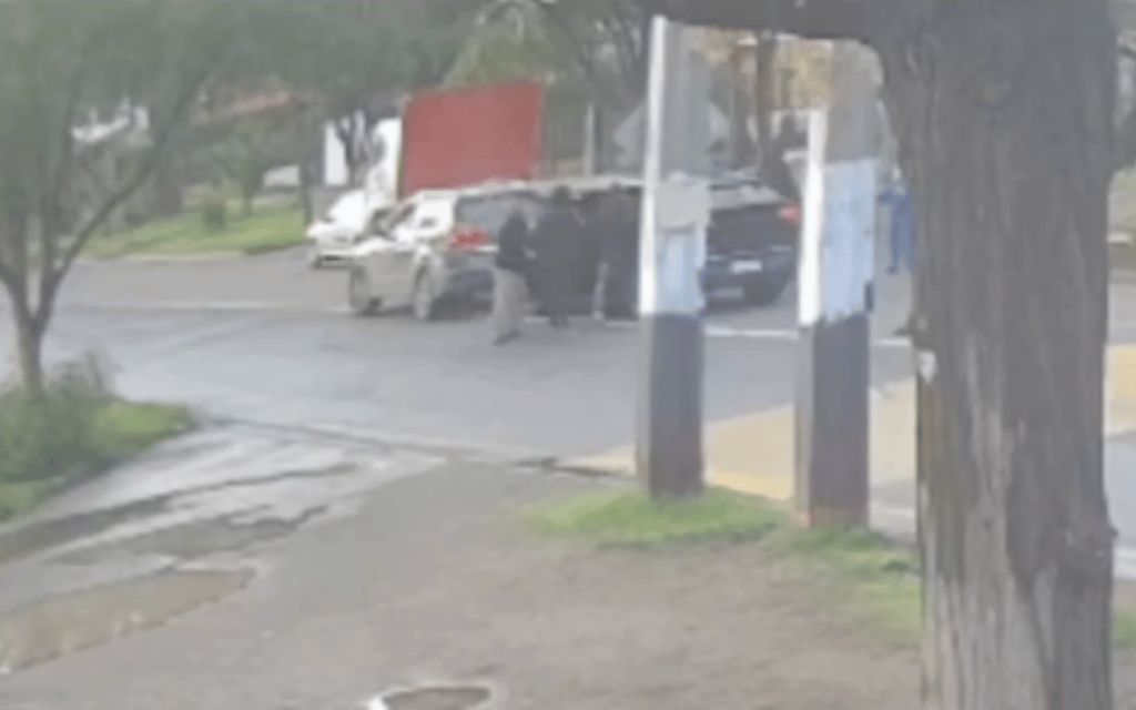 Madre y sus dos hijos sufren violenta encerrona en Maipú: las víctimas iban en camino a su colegio