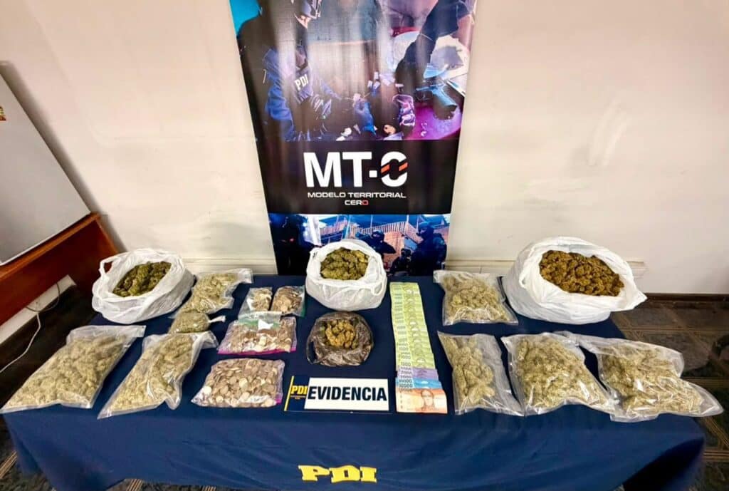 PDI desarticula red de tráfico de cannabis en Maipú y Recoleta: droga estaba oculta en un taxi y una casa