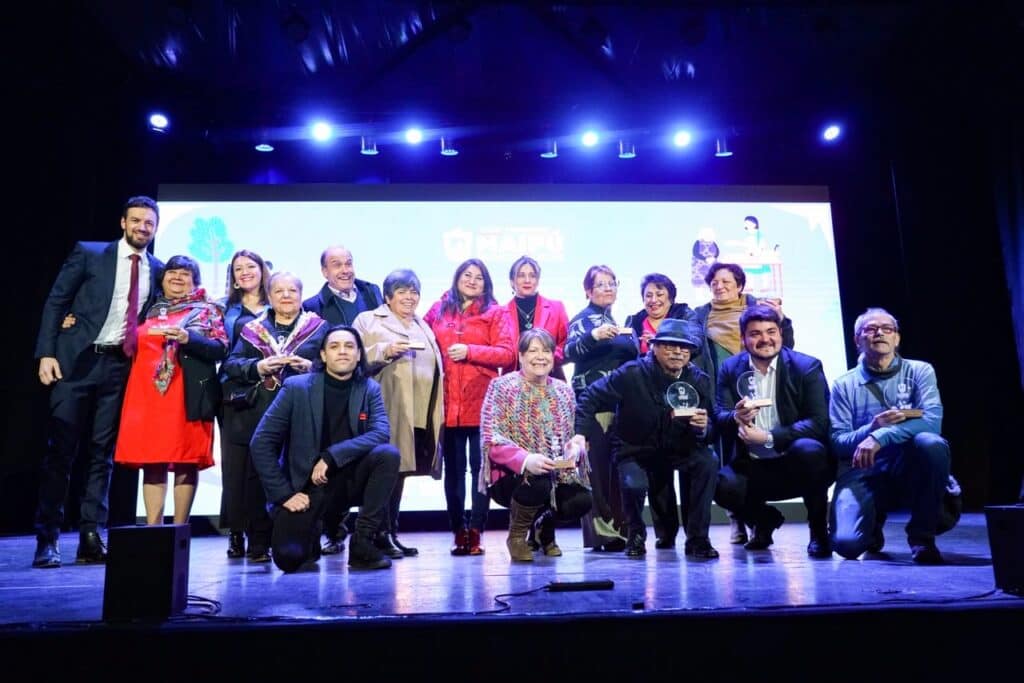 Mes del Dirigente Social en Maipú: abren postulaciones para premiar a los liderazgos barriales más destacados de la comuna