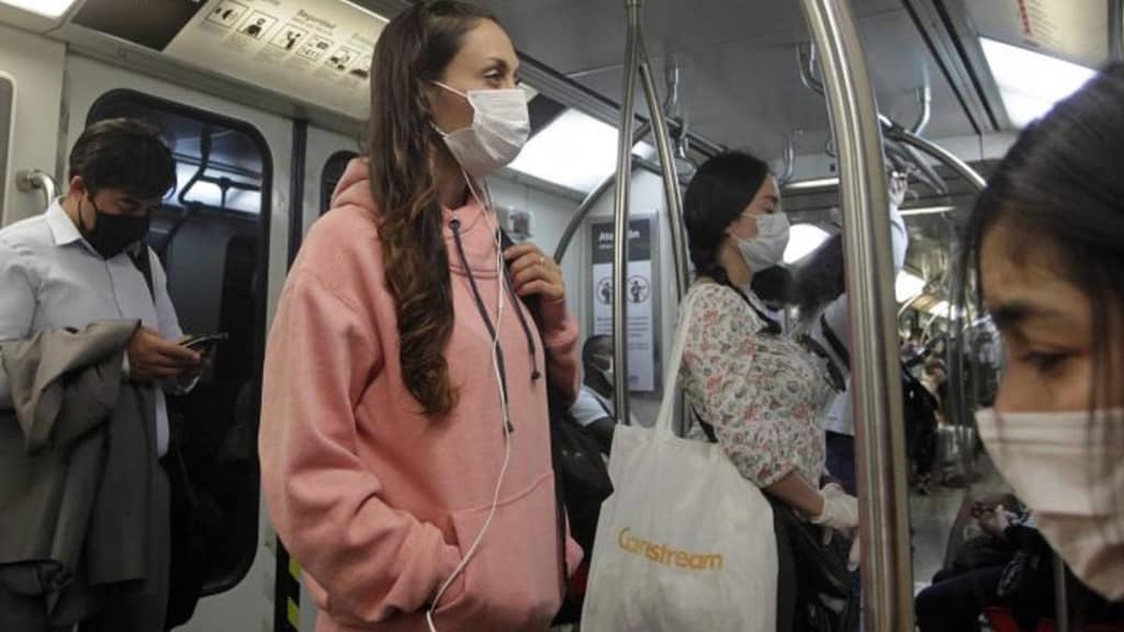 mujer acosada en metro