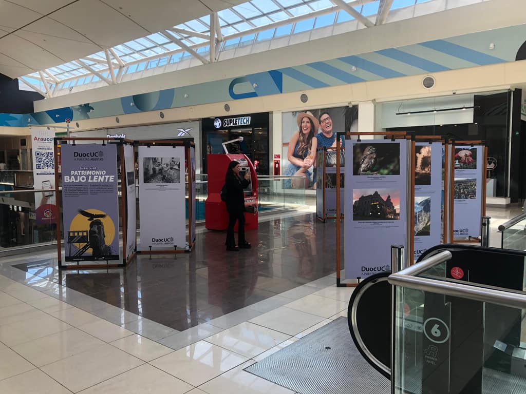 Exposición fotográfica en centro comercial Mall Arauco Maipú
