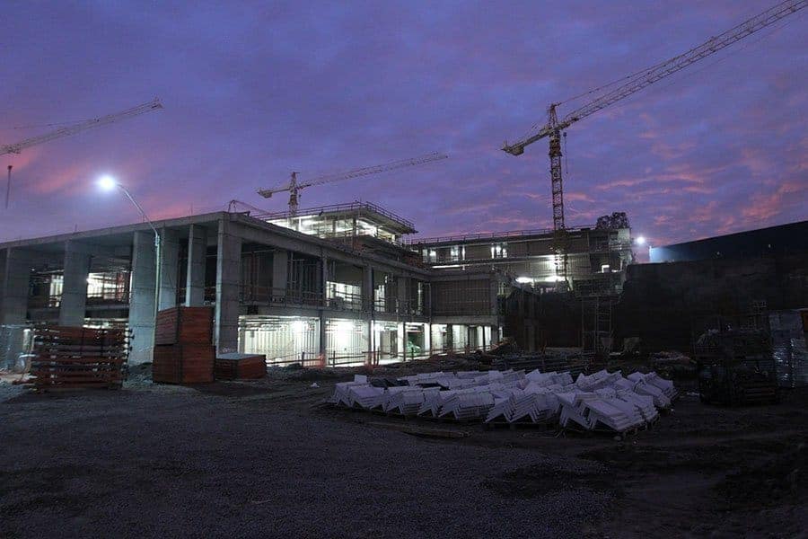 Vittori indignado con atraso en entrega del Hospital de Maipú