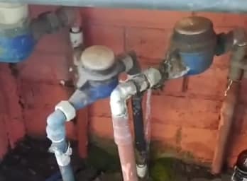 La voz del vecino: 7 meses sin respuesta a una filtración de agua