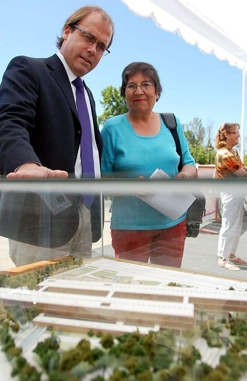 Alcalde Undurraga explicó a vecinos inicio de construcción del Hospital de Maipú