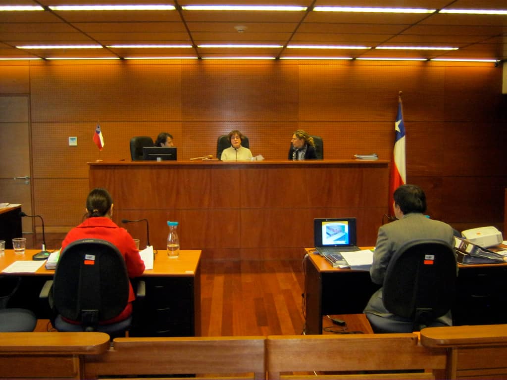 Tres de cada cuatro chilenos quiere que adolescentes que maten, secuestren o violen sean juzgados como adultos