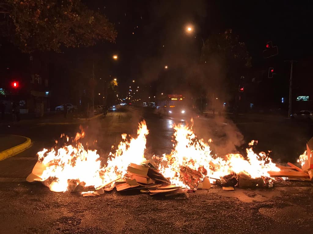 36 detenidos en noche de cacerolazo en Maipú: vecinos describen actuar de Carabineros y Militares