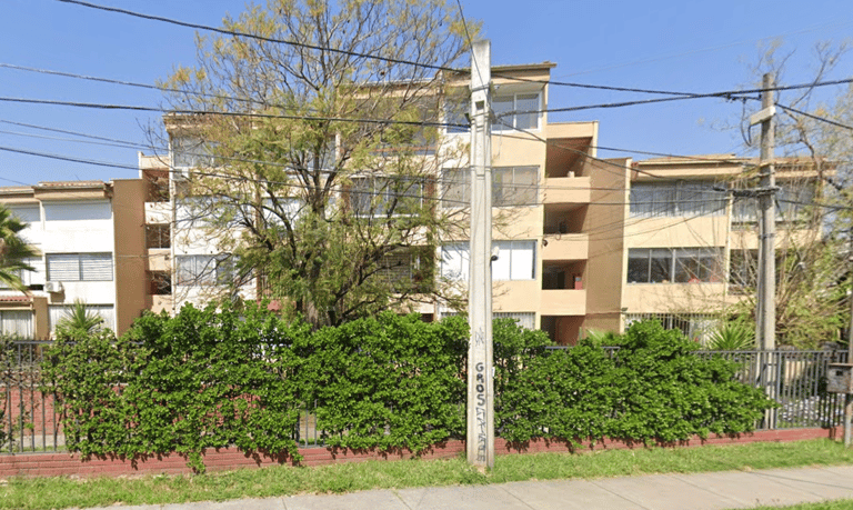 Conjunto de edificios erigidos en el terreno en que estaba ubicada La Carpa de Violeta Parra.