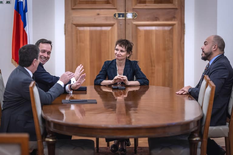 Ministra Carolina Tohá con Eduardo Cerna