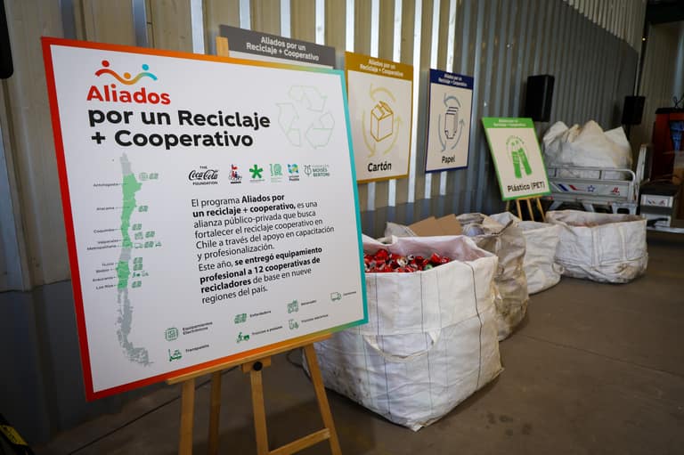 Recicladores de Maipú reciben asesoría gratuita de SERCOTEC y equipamiento financiado por Fundación Coca-Cola