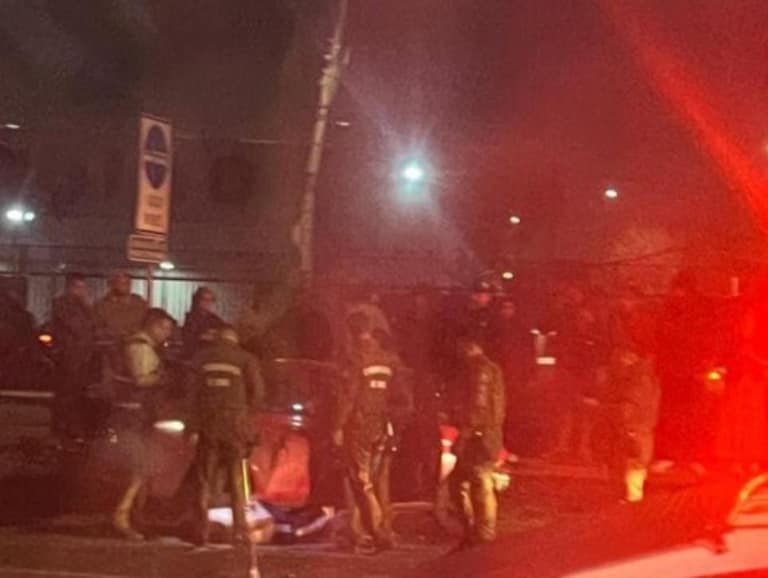 detenidos asaltantes veículo rojo