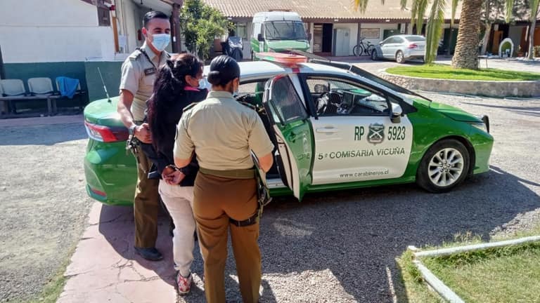 mujer mata a su hermano menor