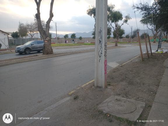 La voz del vecino: Sin señalización y escasa iluminación en la calle El Conquistador