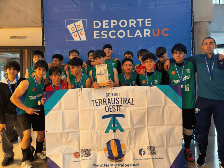 Colegio Terraustral Oeste de Maipú se corona campeón invicto y asciende a la División de Honor del vóley escolar