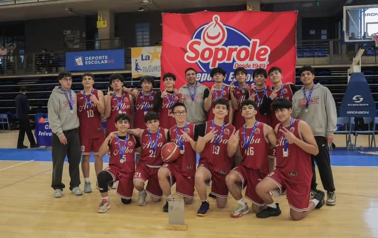Básquetbol del Colegio Internacional Alba de Maipú se corona en la Copa Soprole UC y en la fase comunal de los Juegos Deportivos Escolares sub-17