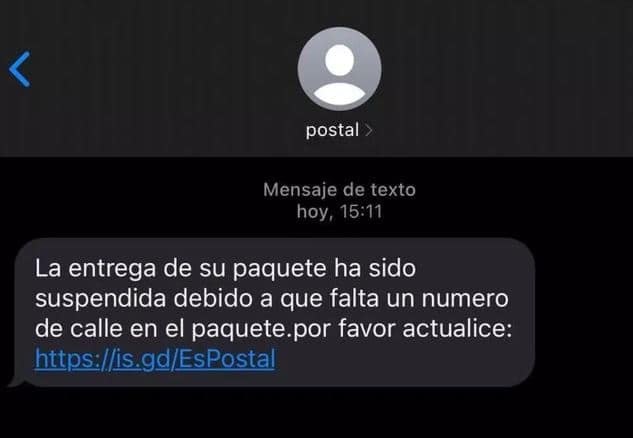 Mensaje de texto sobre problema en la entrega de paquete.
