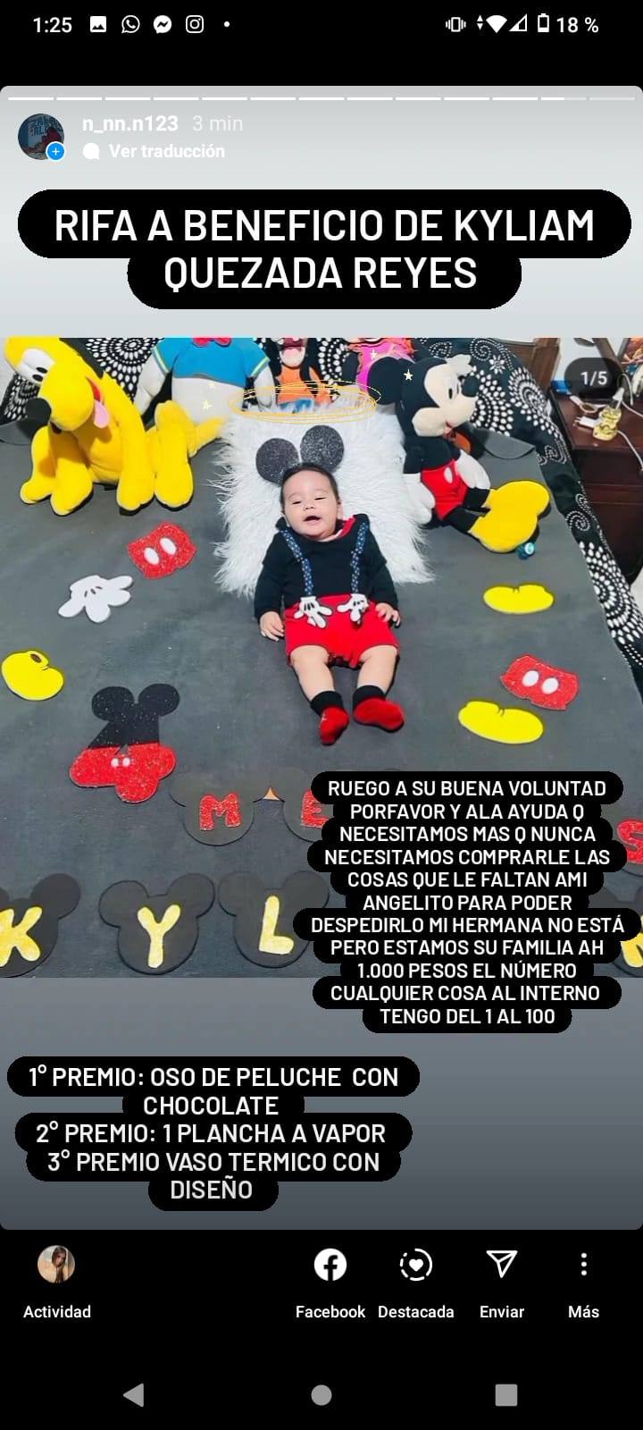 Bebé rodeado de juguetes en rifa benéfica.