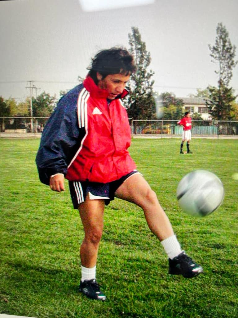 Isabel Berríos, primera entrenadora de fútbol mujer en el país: “Estoy esperanzada de que las mujeres puedan amar esta actividad como la amo yo”