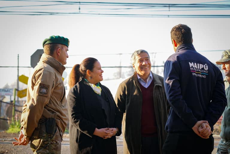 autoridades ejercito corte de luz en maipu