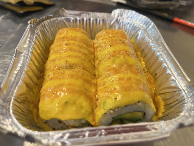 No es Japón ni busca serlo: Una tarde de Ytaka Sushi en Maipú