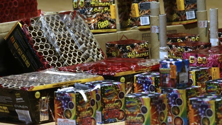 Carabineros detuvo al mayor distribuidor de fuegos artificiales de Meiggs: incautaron más de 23 mil artículos de pirotecnia