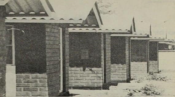 Construcción de antaño y con mayor conciencia social de comodidad espacial: Parque Maipú 2 construida en 1971, Primera Transversal N°2965. Comprende 51 viviendas aisladas con una superficie de 49,84 m2 cada una. Revista A.U.C.A., N°20.