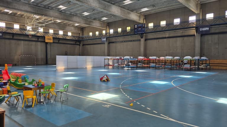 albergue municipal por Campamento Santa Marta
