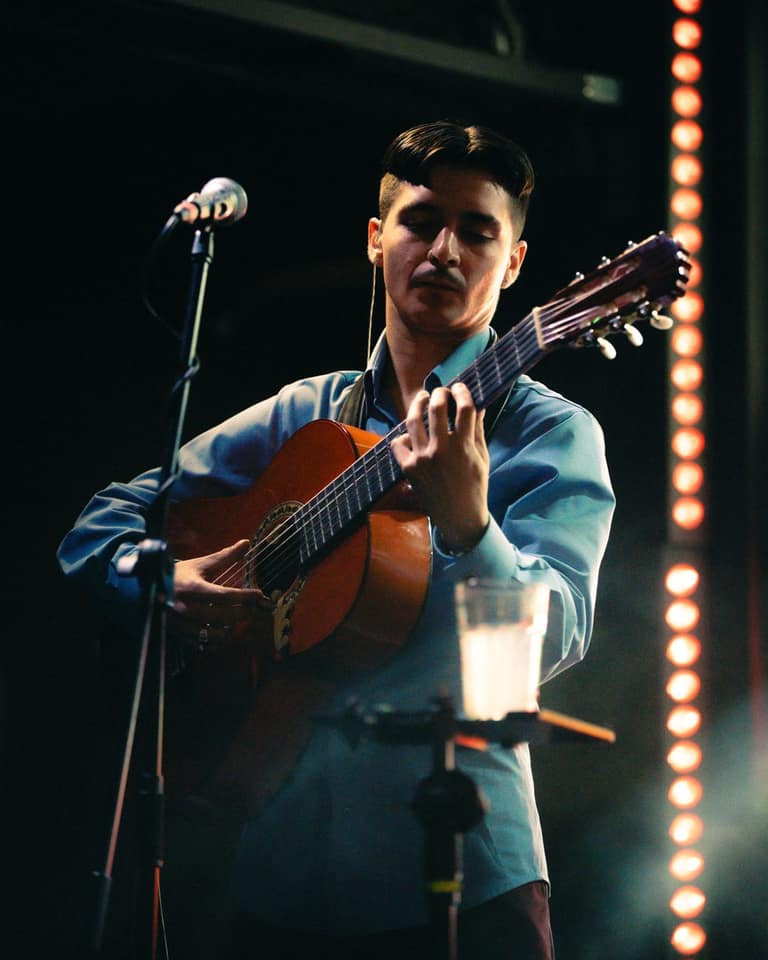 Adrián «Yayo» Muñoz, guitarrista maipucino que conquista los grandes escenarios: «Ahora puedo decir que pude colaborar con artistas a los que veía como fan»