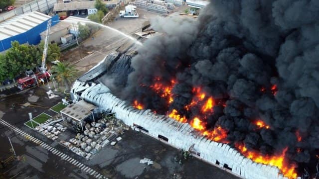 [Fotos] Incendio en Quilicura: así se ve desde Maipú