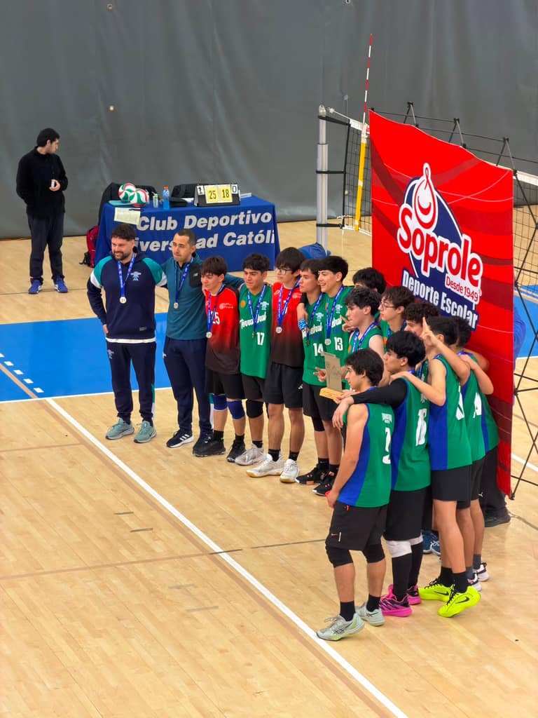 Colegio Terraustral Oeste de Maipú se corona campeón invicto y asciende a la División de Honor del vóley escolar