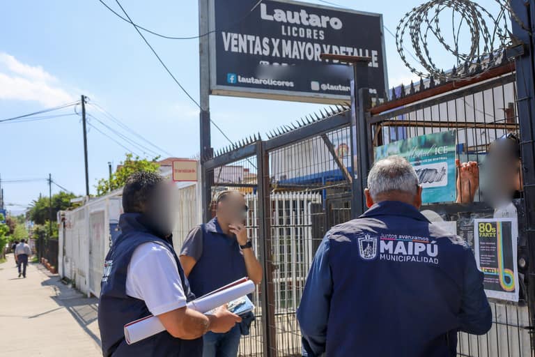 Botillería clausurada durante fiscalización municipal