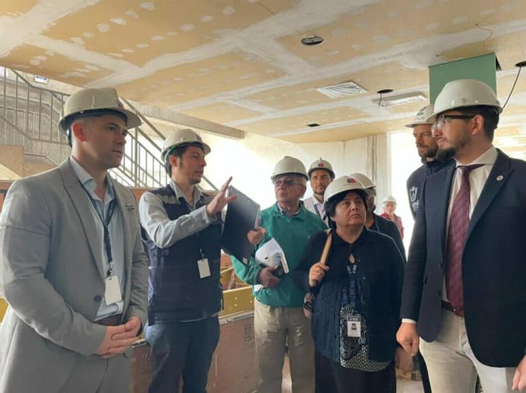 autoridades-visitan-nuevo-cesfam