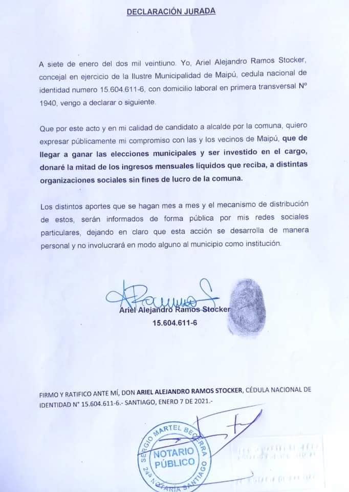 Marlene Valladares y Francisco Figueroa tras el término de la audiencia donde la periodista fue sobreseída