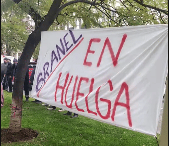 Trabajadores de empresa contratista de Abastible en Maipú mantienen huelga: denuncian falta de seguridad para transporte de gas a granel